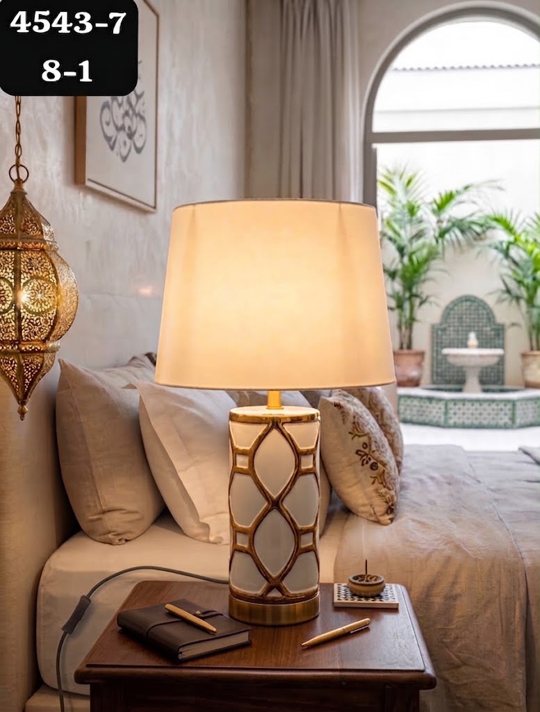 Lampe de Table Élégante à Motifs Dorés