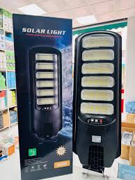 Projecteur / Lampadaire Solaire LED d'Extérieur Grand Format