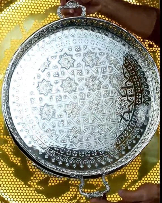 Plateau Artisanal Fassi en Cuivre Argenté Ciselé à la Main 50 cm de diamètre